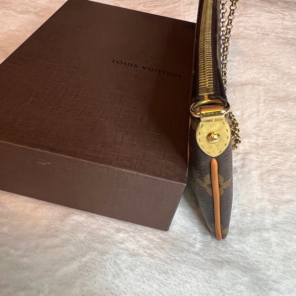 Louis Vuitton Pochette Milla MM Monogrammed Wallet - Picture 5 of 10